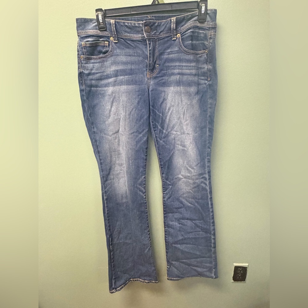 American eagle women’s blue jeans
